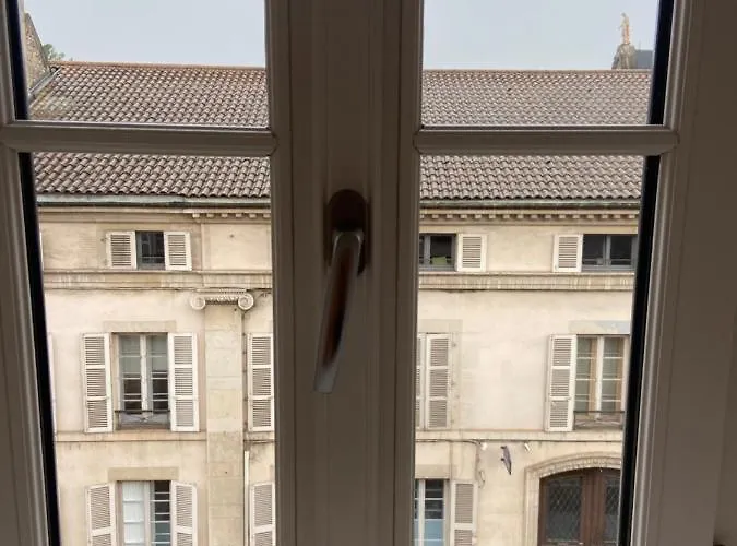 Le Duplex St Nicolas Beaune (Cote d'Or)